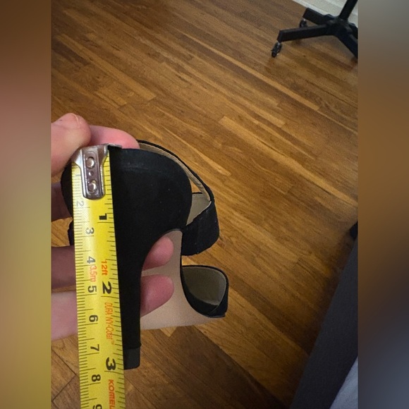 Ann Taylor pump heel - Picture 5 of 5